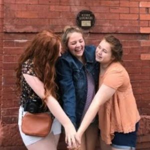 Meet your Posher, Lauren